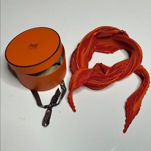 Hermès - Plissé Silk Handkerchie - Silk Orange Pleated Scarf with Box - Unworn
